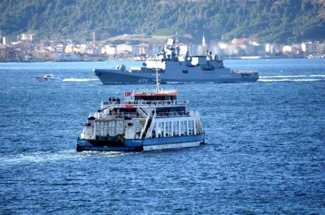 Rus savaş gemileri Çanakkale Boğazı'ndan peş peşe geçti