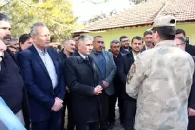 Türkiye Mehmetçik için tek yürek oldu Türkiye Mehmetçik için tek yürek oldu