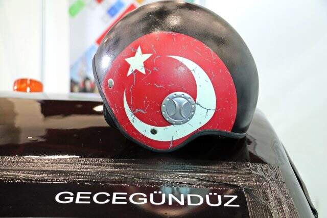 Üniversite öğrencileri 2 saatlik sarjla 200 kilometre yol gidebilen yarış arabası yaptı