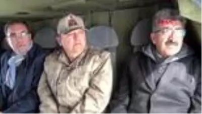Van vali bilmez ve kayıp itfaiyecinin ağabeyi çığ bölgesini havadan inceledi Van vali bilmez ve kayıp itfaiyecinin ağabeyi çığ bölgesini havadan inceledi