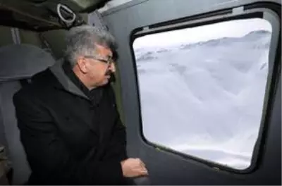 Van Valisi Bilmez çığ bölgesinde incelemelerde bulundu Van Valisi Bilmez çığ bölgesinde incelemelerde bulundu