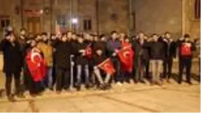 Türkiye, İdlib'deki saldırı sonrası tek yürek oldu! Vatandaşlar Mehmetçik'e destek için toplandı Türkiye, İdlib'deki saldırı sonrası tek yürek oldu! Vatandaşlar Mehmetçik'e destek için toplandı