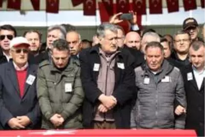 10 gün önce ailesinden helallik isteyen Uzman Çavuş Yılmaz son yolculuğuna uğurlandı 10 gün önce ailesinden helallik isteyen Uzman Çavuş Yılmaz son yolculuğuna uğurlandı
