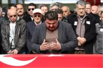10 gün önce ailesinden helallik isteyen Uzman Çavuş Yılmaz son yolculuğuna uğurlandı 10 gün önce ailesinden helallik isteyen Uzman Çavuş Yılmaz son yolculuğuna uğurlandı