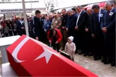 Adanalı İdlib şehidi son yolculuğuna uğurlandı Adanalı İdlib şehidi son yolculuğuna uğurlandı