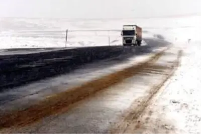 Ardahan ile Kars'ta kar yağışı etkili oluyor