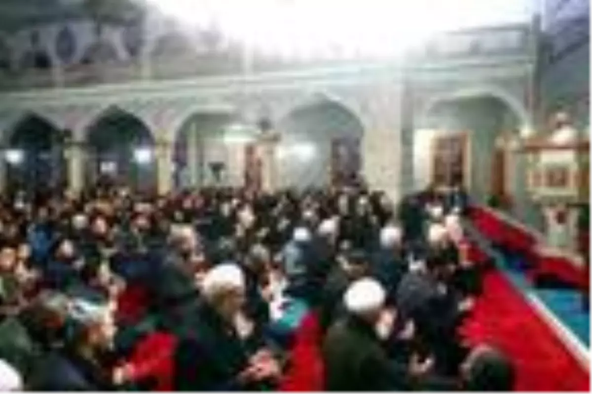 Bağcılar'da sabah namazında şehitler için dua edildi