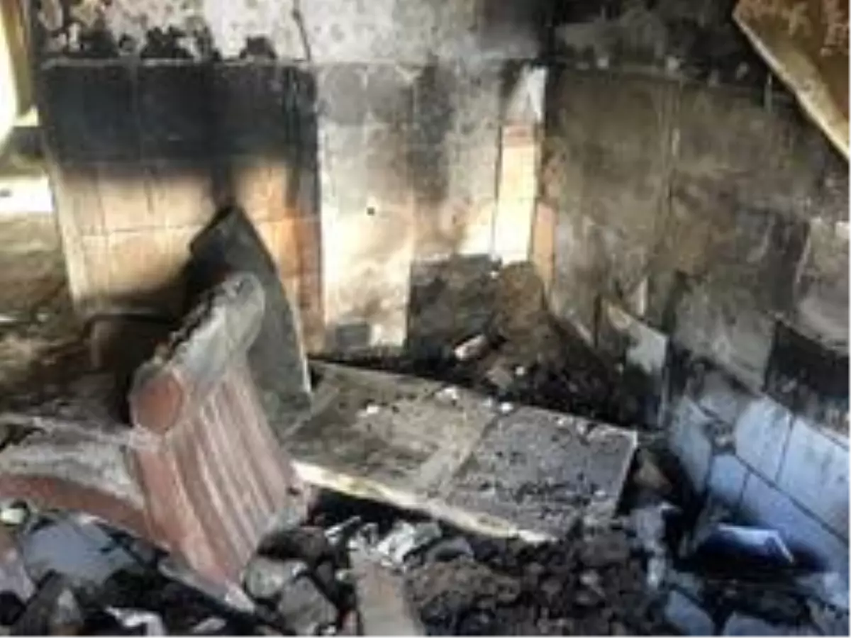 Evleri yanan aile yardım bekliyor