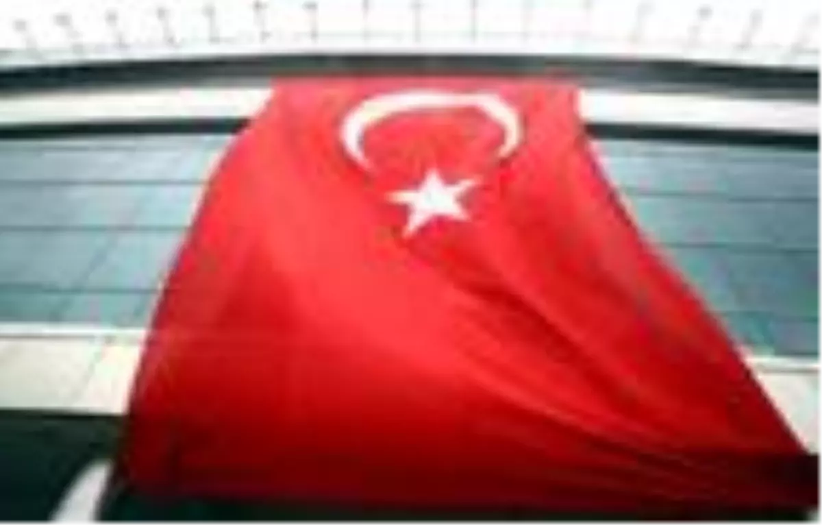 Fenerbahçe Ülker Stadyumu şehitlerimizin anısına kırmızı beyaza boyandı