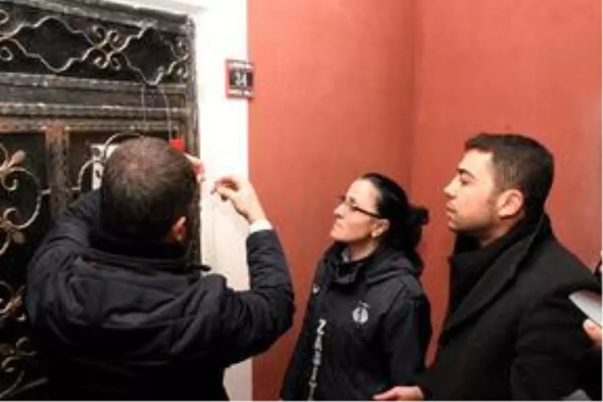 Gümüşhane'de inşaat temelindeki göçük nedeniyle 2 bina boşaltıldı