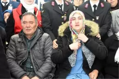 İdlib'de şehit olan Piyade Uzman Çavuş Yılmaz son yolculuğuna uğurlandı İdlib'de şehit olan Piyade Uzman Çavuş Yılmaz son yolculuğuna uğurlandı