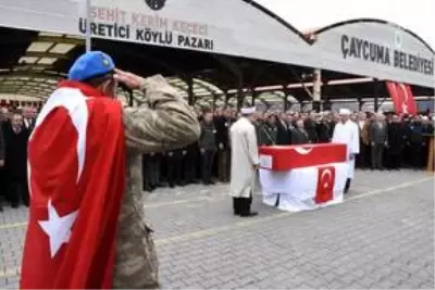 İdlib'de şehit olan Piyade Uzman Çavuş Yılmaz son yolculuğuna uğurlandı İdlib'de şehit olan Piyade Uzman Çavuş Yılmaz son yolculuğuna uğurlandı