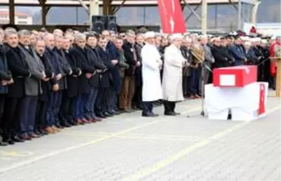 İdlib'de şehit olan Piyade Uzman Çavuş Yılmaz son yolculuğuna uğurlandı İdlib'de şehit olan Piyade Uzman Çavuş Yılmaz son yolculuğuna uğurlandı
