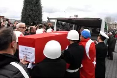 İdlib'de şehit olan Piyade Uzman Çavuş Yılmaz son yolculuğuna uğurlandı İdlib'de şehit olan Piyade Uzman Çavuş Yılmaz son yolculuğuna uğurlandı