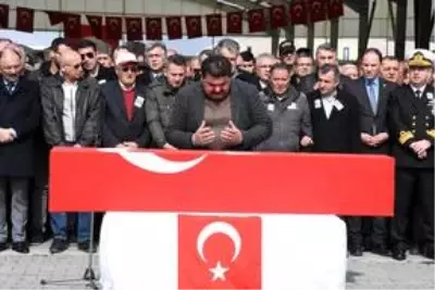 İdlib'de şehit olan Piyade Uzman Çavuş Yılmaz son yolculuğuna uğurlandı İdlib'de şehit olan Piyade Uzman Çavuş Yılmaz son yolculuğuna uğurlandı