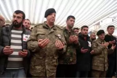İdlib şehidi Astsubay Kıdemli Çavuş Akif Akçadağ Kahramanmaraş'ta son yolculuğuna uğurlandı İdlib şehidi Astsubay Kıdemli Çavuş Akif Akçadağ Kahramanmaraş'ta son yolculuğuna uğurlandı