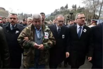 İdlib şehidi Astsubay Kıdemli Çavuş Akif Akçadağ Kahramanmaraş'ta son yolculuğuna uğurlandı İdlib şehidi Astsubay Kıdemli Çavuş Akif Akçadağ Kahramanmaraş'ta son yolculuğuna uğurlandı