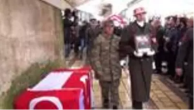 İdlib şehidi Astsubay Kıdemli Çavuş Akif Akçadağ, son yolculuğuna uğurlandı İdlib şehidi Astsubay Kıdemli Çavuş Akif Akçadağ, son yolculuğuna uğurlandı