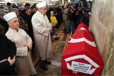 İdlib şehidi Astsubay Kıdemli Çavuş Akif Akçadağ Kahramanmaraş'ta son yolculuğuna uğurlandı İdlib şehidi Astsubay Kıdemli Çavuş Akif Akçadağ Kahramanmaraş'ta son yolculuğuna uğurlandı