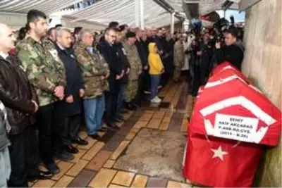 İdlib şehidi Astsubay Kıdemli Çavuş Akif Akçadağ Kahramanmaraş'ta son yolculuğuna uğurlandı İdlib şehidi Astsubay Kıdemli Çavuş Akif Akçadağ Kahramanmaraş'ta son yolculuğuna uğurlandı