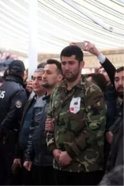 İdlib şehidi Astsubay Kıdemli Çavuş Akif Akçadağ Kahramanmaraş'ta son yolculuğuna uğurlandı İdlib şehidi Astsubay Kıdemli Çavuş Akif Akçadağ Kahramanmaraş'ta son yolculuğuna uğurlandı