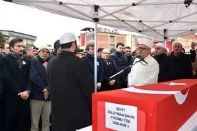 İdlib şehidi Piyade Yüzbaşı Süleyman Şahin son yolculuğuna uğurlandı İdlib şehidi Piyade Yüzbaşı Süleyman Şahin son yolculuğuna uğurlandı