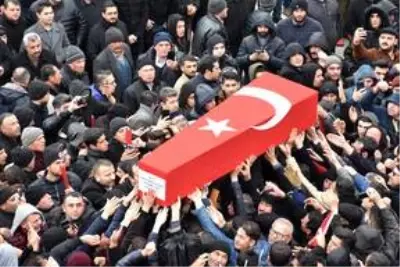 İdlib şehidi Piyade Yüzbaşı Süleyman Şahin son yolculuğuna uğurlandı İdlib şehidi Piyade Yüzbaşı Süleyman Şahin son yolculuğuna uğurlandı