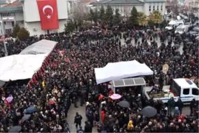 İdlib şehidi Piyade Yüzbaşı Süleyman Şahin son yolculuğuna uğurlandı İdlib şehidi Piyade Yüzbaşı Süleyman Şahin son yolculuğuna uğurlandı