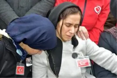 İdlib şehidi Piyade Yüzbaşı Süleyman Şahin son yolculuğuna uğurlandı İdlib şehidi Piyade Yüzbaşı Süleyman Şahin son yolculuğuna uğurlandı