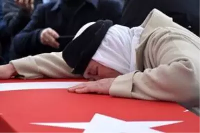 İdlib şehidi Piyade Yüzbaşı Süleyman Şahin son yolculuğuna uğurlandı İdlib şehidi Piyade Yüzbaşı Süleyman Şahin son yolculuğuna uğurlandı