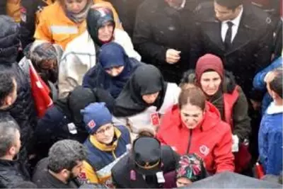 İdlib şehidi Piyade Yüzbaşı Süleyman Şahin son yolculuğuna uğurlandı İdlib şehidi Piyade Yüzbaşı Süleyman Şahin son yolculuğuna uğurlandı