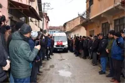 İdlib şehidi Piyade Yüzbaşı Süleyman Şahin son yolculuğuna uğurlandı İdlib şehidi Piyade Yüzbaşı Süleyman Şahin son yolculuğuna uğurlandı