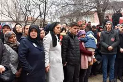 İdlib şehidi Piyade Yüzbaşı Süleyman Şahin son yolculuğuna uğurlandı İdlib şehidi Piyade Yüzbaşı Süleyman Şahin son yolculuğuna uğurlandı