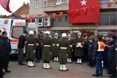 İdlib şehidi Piyade Yüzbaşı Süleyman Şahin son yolculuğuna uğurlandı İdlib şehidi Piyade Yüzbaşı Süleyman Şahin son yolculuğuna uğurlandı