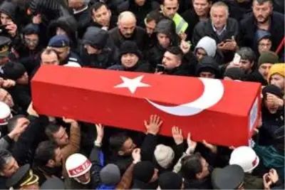 İdlib şehidi Piyade Yüzbaşı Süleyman Şahin son yolculuğuna uğurlandı İdlib şehidi Piyade Yüzbaşı Süleyman Şahin son yolculuğuna uğurlandı