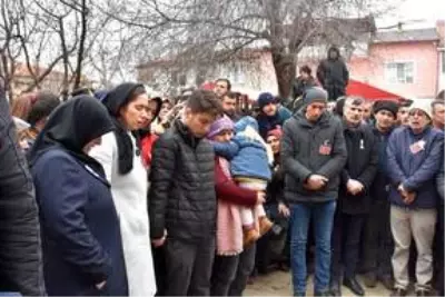 İdlib şehidi Piyade Yüzbaşı Süleyman Şahin son yolculuğuna uğurlandı İdlib şehidi Piyade Yüzbaşı Süleyman Şahin son yolculuğuna uğurlandı