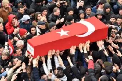 İdlib şehidi Piyade Yüzbaşı Süleyman Şahin son yolculuğuna uğurlandı İdlib şehidi Piyade Yüzbaşı Süleyman Şahin son yolculuğuna uğurlandı