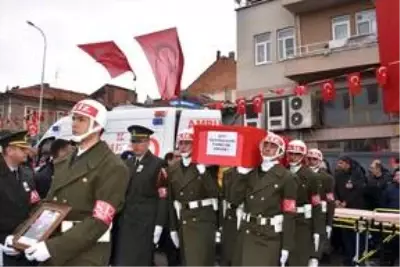 İdlib şehidi Piyade Yüzbaşı Süleyman Şahin son yolculuğuna uğurlandı İdlib şehidi Piyade Yüzbaşı Süleyman Şahin son yolculuğuna uğurlandı