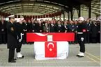 İdlib şehidi Tolga Can Yılmaz'ı 5 bin kişi uğurladı İdlib şehidi Tolga Can Yılmaz'ı 5 bin kişi uğurladı