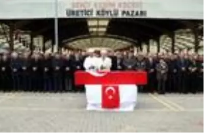İdlib şehidi Tolga Can Yılmaz'ı 5 bin kişi uğurladı İdlib şehidi Tolga Can Yılmaz'ı 5 bin kişi uğurladı