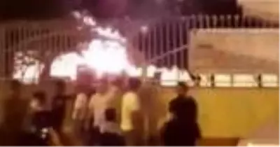 İran'da öfkeli bir kalabalık, koronavirüs hastalarının tutulduğu iddia edilen sağlık ocağını ateşe verdi