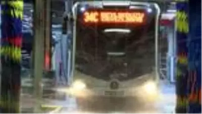 İstanbul’da metrobüs ve duraklarda ’koronavirüs’ önlemi
