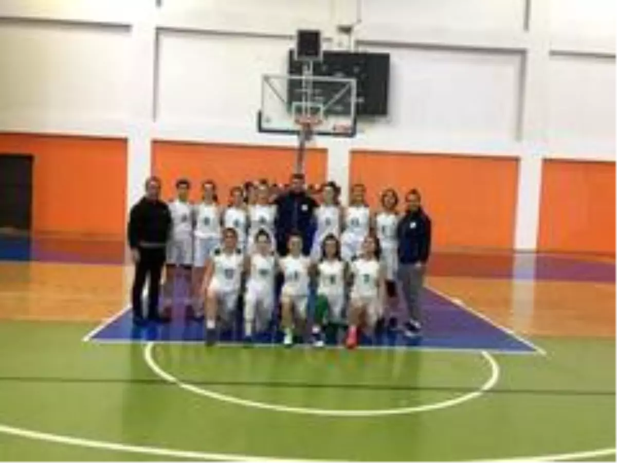 İzmit Belediyespor U-16 Basketbol Takımı Tekirdağ'dan galibiyetle döndü