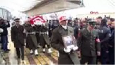 Kahramanmaraş-şehit astsubay akçadağ'ı, 10 bin kişi son yolculuğuna uğurladı Kahramanmaraş-şehit astsubay akçadağ'ı, 10 bin kişi son yolculuğuna uğurladı