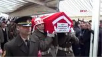 Kahramanmaraş-şehit astsubay akçadağ'ı, 10 bin kişi son yolculuğuna uğurladı Kahramanmaraş-şehit astsubay akçadağ'ı, 10 bin kişi son yolculuğuna uğurladı