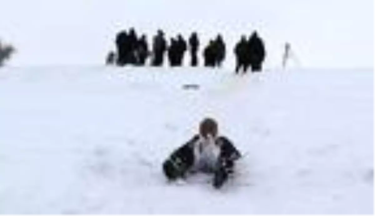 Köylülerin kayak keyfi