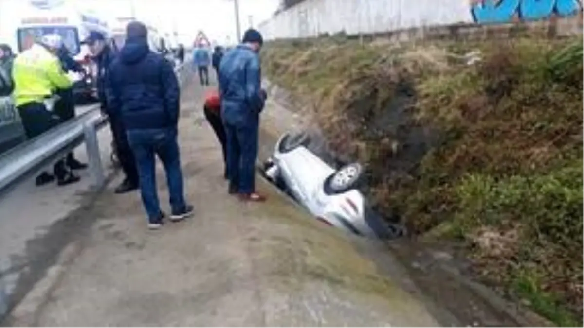 Rize'de otomobil su kanalına devrildi: 5 yaralı