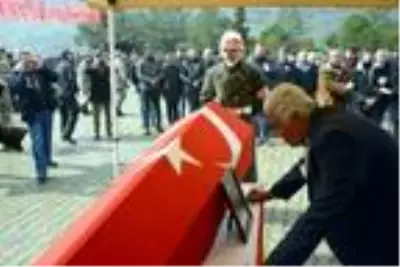 Şehit Ahmet Saygılı'nın babası: Vatanımız, milletimiz bölünmez kuzum Şehit Ahmet Saygılı'nın babası: Vatanımız, milletimiz bölünmez kuzum