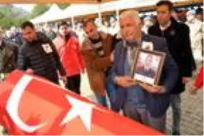 Şehit Ahmet Saygılı'nın babası: Vatanımız, milletimiz bölünmez kuzum Şehit Ahmet Saygılı'nın babası: Vatanımız, milletimiz bölünmez kuzum