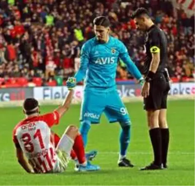 Süper Lig: Antalyaspor: 0 - Fenerbahçe: 1 (İlk yarı)
